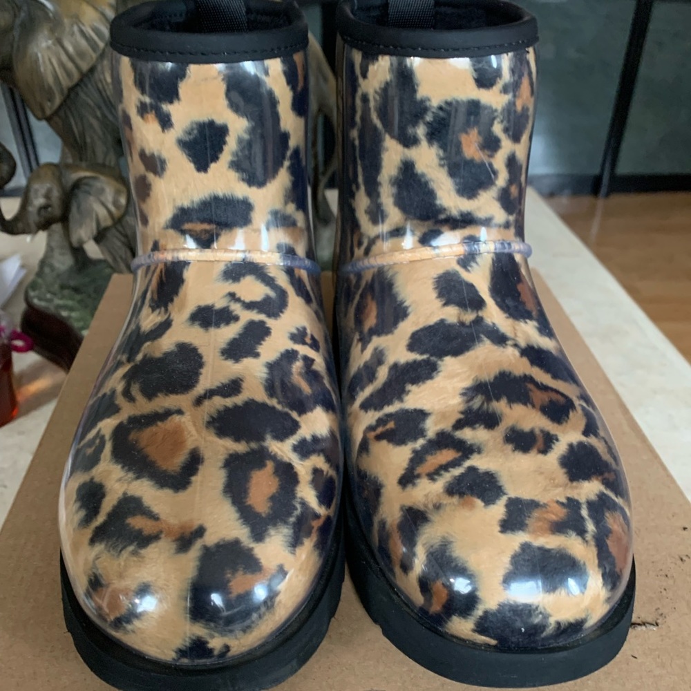 Ugg clear boots size 8